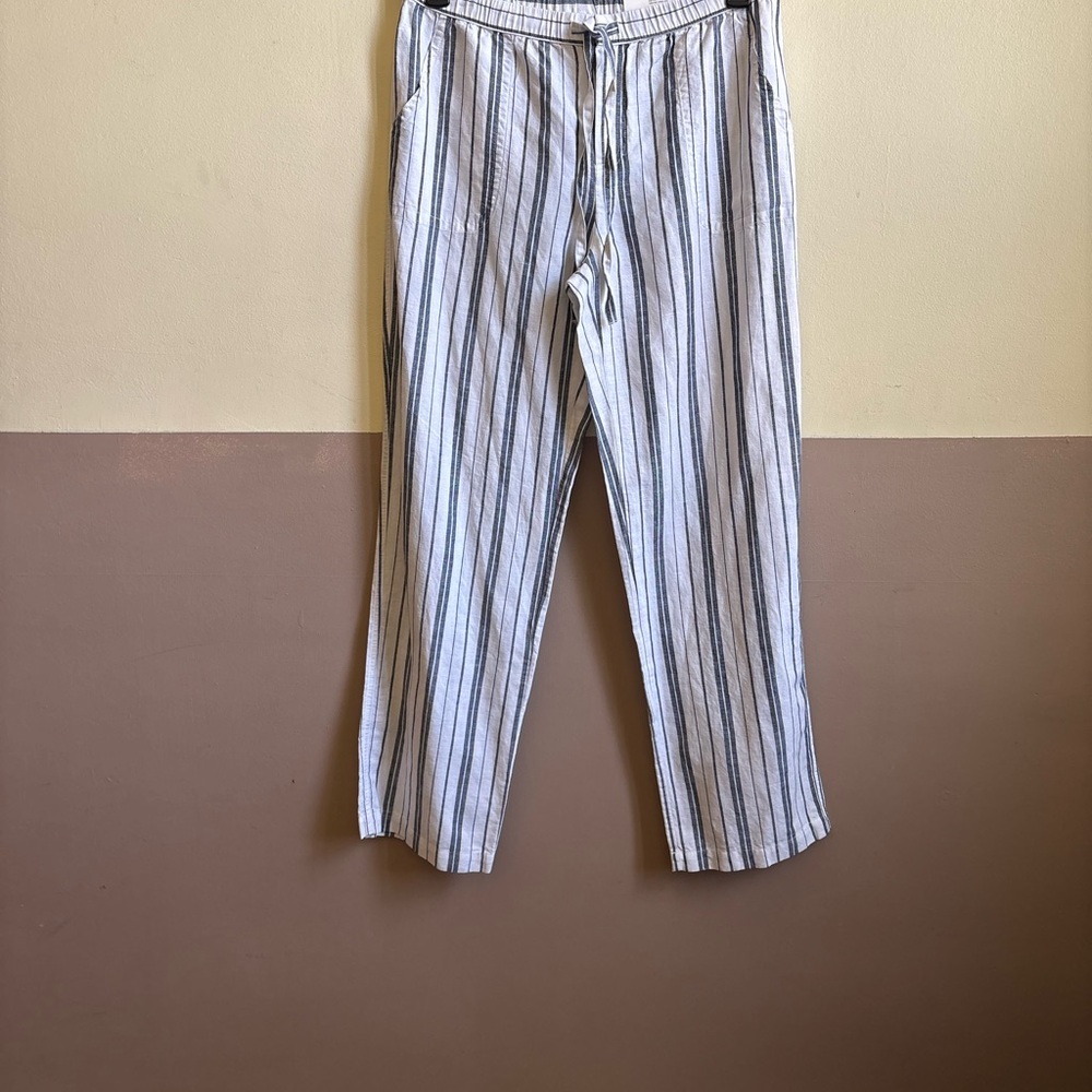 Liz Claiborne White Pants with Black Vertical Stripes